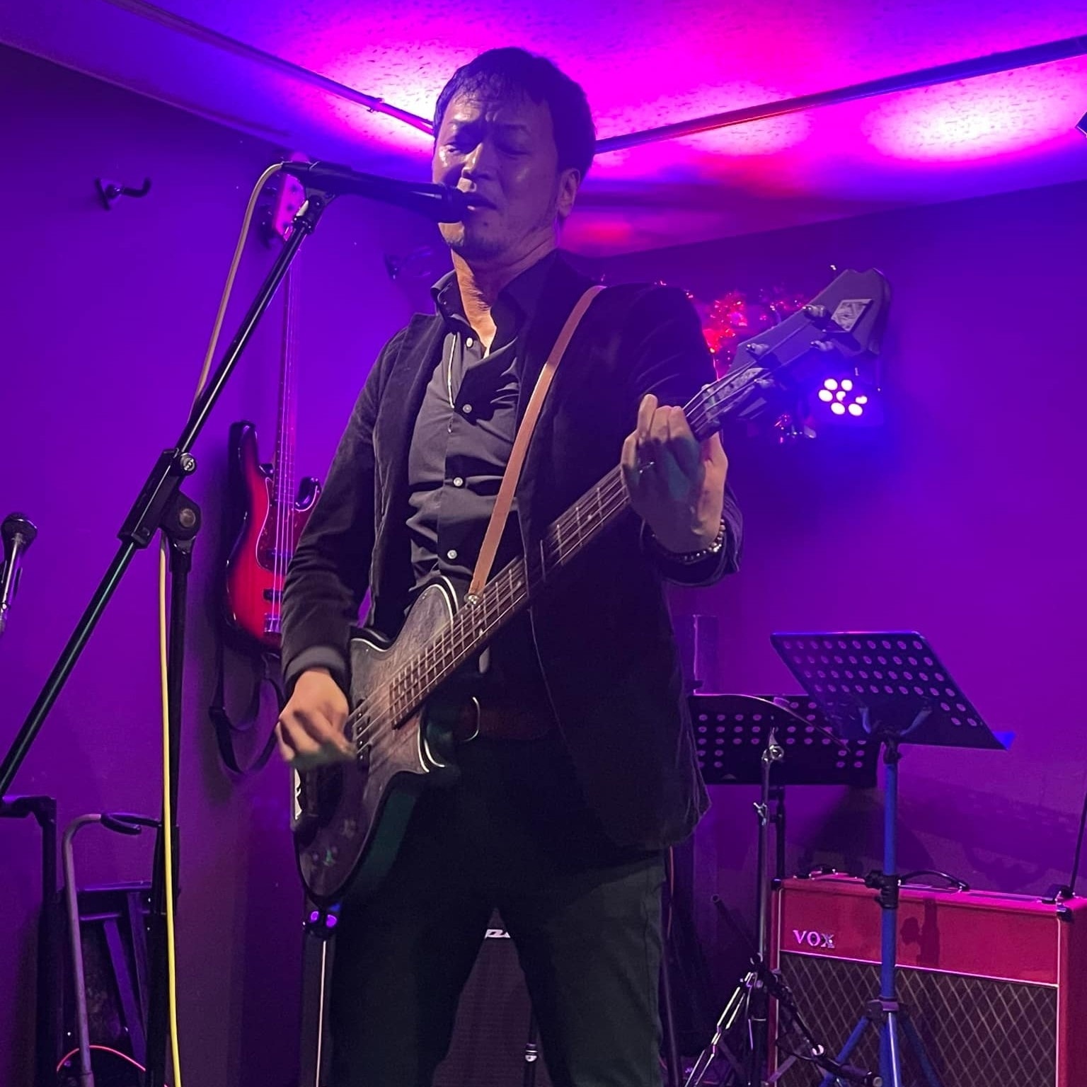 昨晩のSeven Clolrs presents "Over the Dreamin' vol.2"、盛り上がりましたね!　楽しかった!!　ご来場の皆様、主催のSeven Clolrs、共演の仲間、スタッフの皆様、ありがとうございました!!! Photo by Megumi-chan #jirosguiterbar #jirosguiterbar #SevenColors #鬼血堕 #Valleyside #ippei #owl #optimalwonderlaze #music #tokushima #Rock