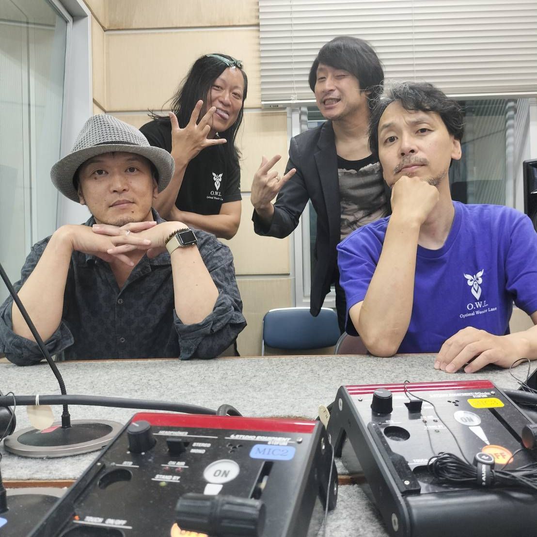 徳島のラジオスター 小泉みつたか君からご招待いただき、先週末に収録してきました！　 まさかの2週連続出演！　マスメディアに慣れない我々がフワフワしてる感じ、ぜひ聴いてください！ ラジコなら場所・時間に関係なく聴けますぜ！8/17(日)＆8/24(日)　PM5:00～JRT四国放送ラジオ「THIS IS 小泉みつたか」毎週火曜PM7:30からの再放送でも、ラジコのタイムフリーででも何度でも四国放送 公式サイト　https://www.jrt.co.jp/radio/thisiskoizumi/ #tokushima #Rock #music #optimalwonderlaze #owl #小泉みつたか #thisis小泉みつたか