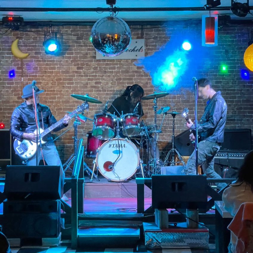 昨晩のゴールデンエイジ、ご来場の皆様、共演の皆様、スタッフの皆様、ありがとうございました。初めてのハコで演奏させてもらって、新しい刺激をもらったよ。雰囲気のある良いハコでした！また、よろしく！　Rock'n'rooooooooooll!!!!Photo by Ikeda-san #optimalwonderlaze #Rock #ゴールデンエイジ徳島 #owl #tokushima #爆音シンフォニー #ysちくしょう #あかつき夢子 #bossasisters